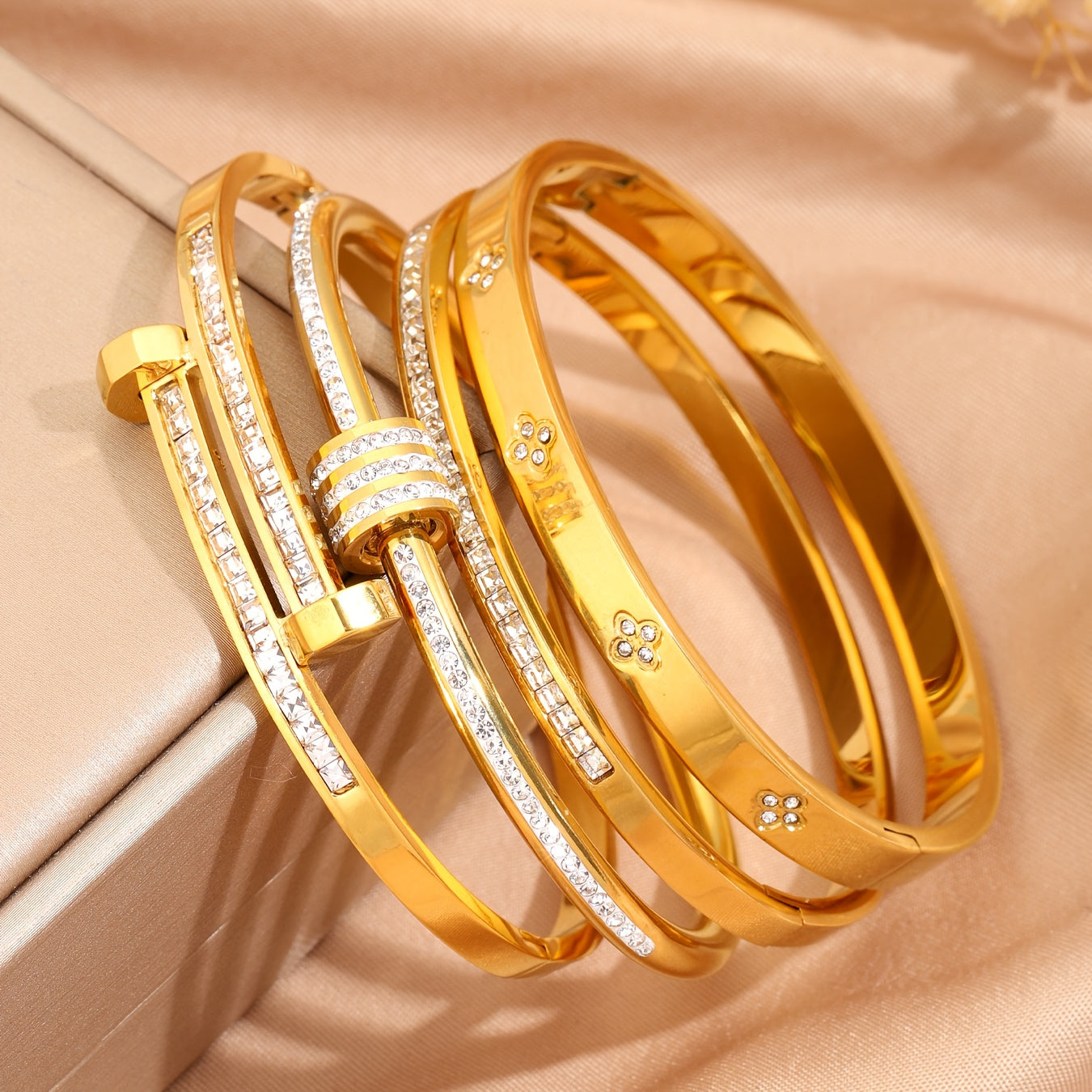 Box PINK LOVE composé de 4 Joncs en acier inoxydable