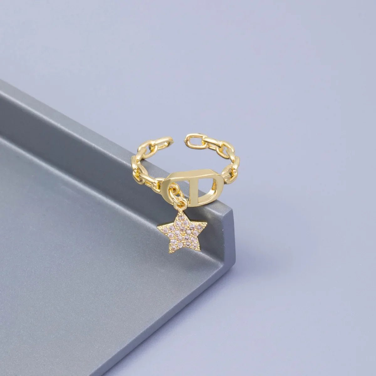 Bague LEANA élégante dorée avec étoiles strass