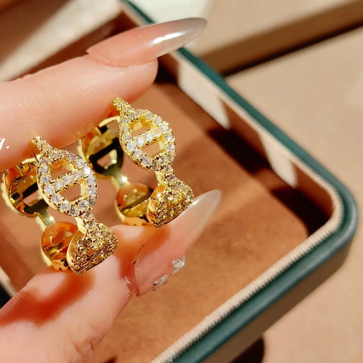Boucle d’oreille MARINA STRASS